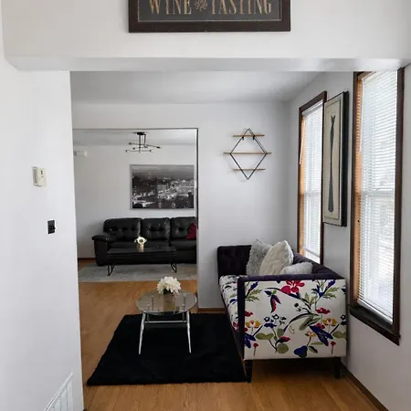 Apartment Location! Location! 2bd 1bth Spacious Apartment!