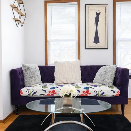 Apartment Location! Location! 2bd 1bth Spacious Apartment! *