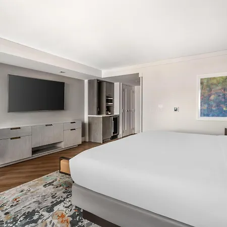 Hilton Grand Vacations Club Magnificent Mile Hotel 3*
