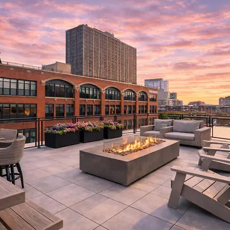 Apartment Mccormick Place Magnificent 2br With Optional Parking, Patio, Gym Access Near Grant Park, Museums, Soldier Field & Shore