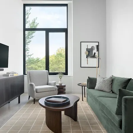 The Neighborhood - Little Italy Apartment *
