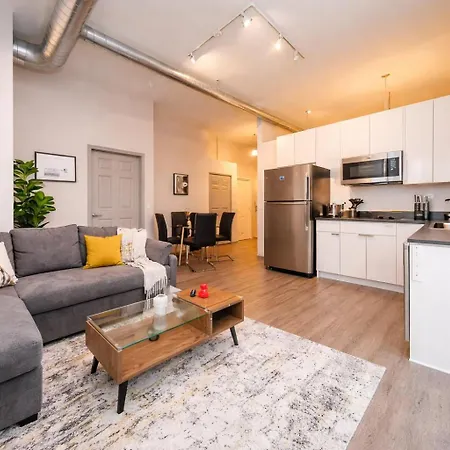 Spacious 2br In South Loop With Optional Parking, Gym And Patio Near Mccormick Place, Grant Park, Soldier Field & Museum Campus