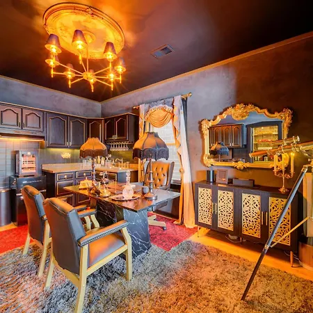 Apartment The Twin Lions: Bespoke Travel W/ Speakeasy*