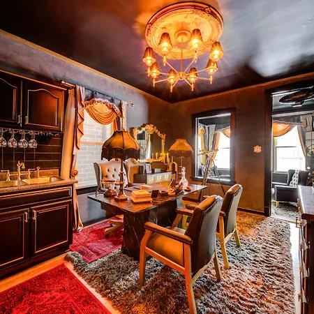 Apartment The Twin Lions: Bespoke Travel W/ Speakeasy* *