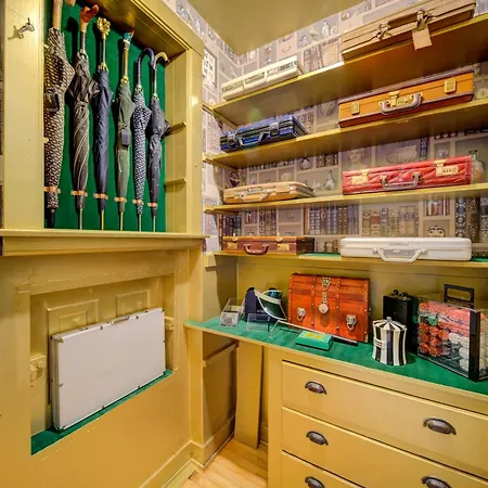 Apartment The Twin Lions: Bespoke Travel W/ Speakeasy* *