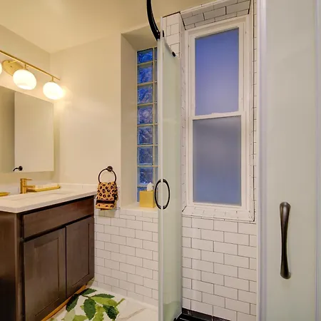 Apartment The Twin Lions: Bespoke Travel W/ Speakeasy* Chicago