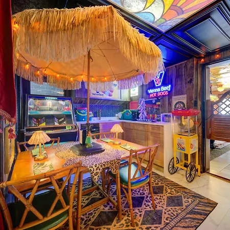 The Twin Lions: Bespoke Travel W/ Speakeasy* *