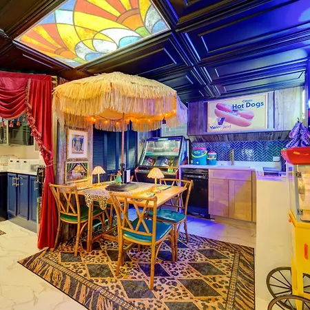 The Twin Lions: Bespoke Travel W/ Speakeasy* * Chicago