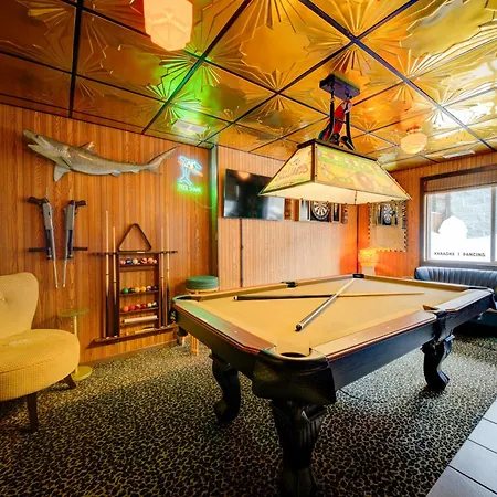 Apartment The Twin Lions: Bespoke Travel W/ Speakeasy* Chicago