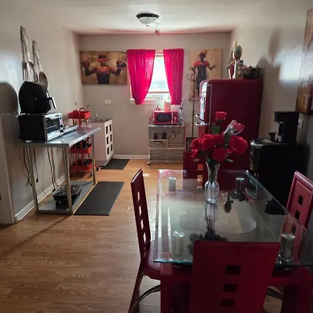 Apartment Comfortable & Relaxing Charming 3br Unit Chicago