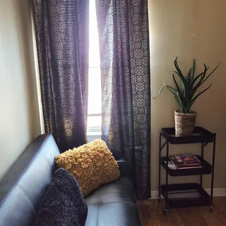 Comfortable & Relaxing Charming 3br Unit *