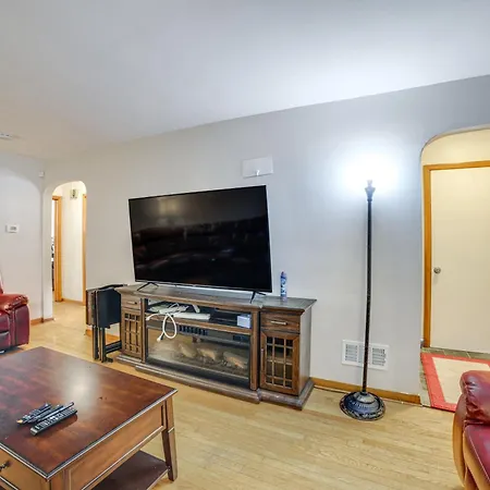 Commuter-friendly In Chicago's South Side Chicago