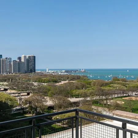 Downtown Mich Ave - 6 Penthouses, Sleep 25 Holiday home Chicago