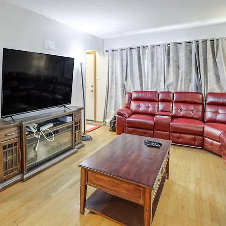 Commuter-friendly In Chicago's South Side *