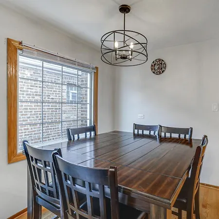 Commuter-friendly In Chicago's South Side
