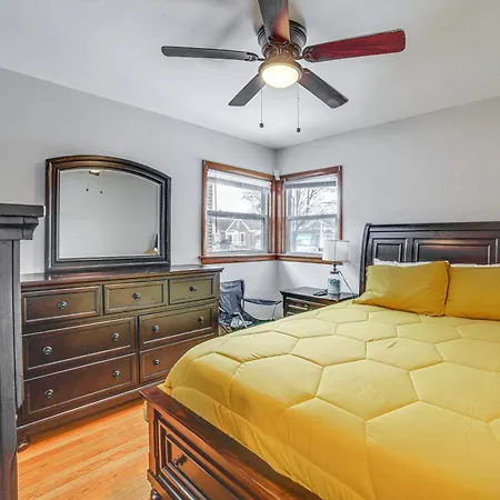 Commuter-friendly In Chicago's South Side *