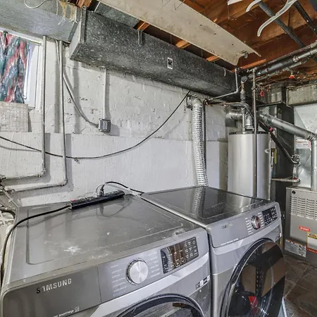 Commuter-friendly In Chicago's South Side Holiday home Chicago