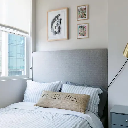 Downtown Mich Ave - 6 Penthouses, Sleep 25