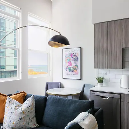Downtown Mich Ave - 6 Penthouses, Sleep 25