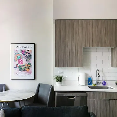 Holiday home Downtown Mich Ave - 6 Penthouses, Sleep 25