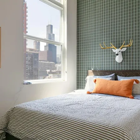 Downtown Mich Ave - 6 Penthouses, Sleep 25 Holiday home