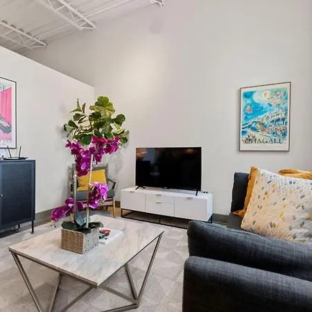 Downtown Mich Ave - 6 Penthouses, Sleep 25 Holiday home