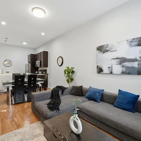 Apartment 4br 3ba Pilsen Retreat - 10 Min From Downtown Chicago
