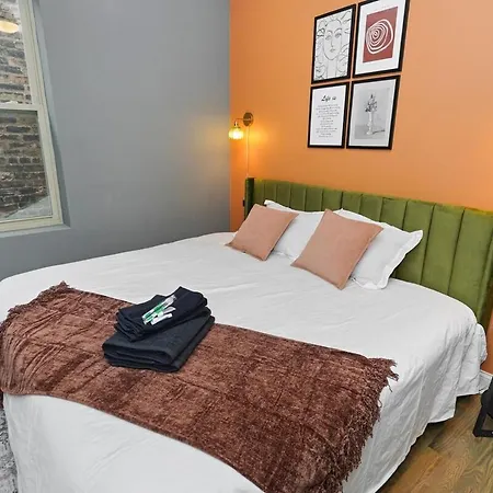 Stylish 2br Near United Center & Mrt