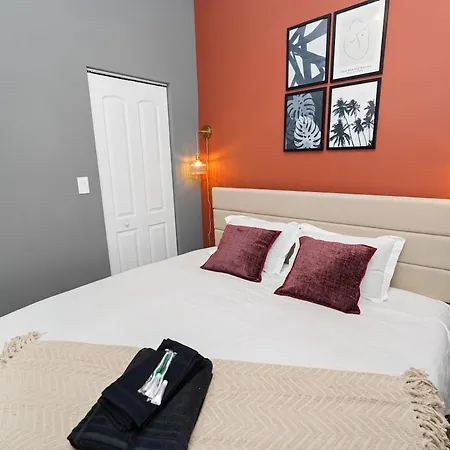 Modern 2br Retreat Near United Center Apartment
