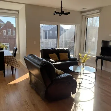 Renovated 3 Bedroom Downtown Pilsen