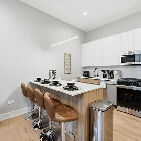 Apartment Comfy - Gym Free Parking & Modern Amenities
