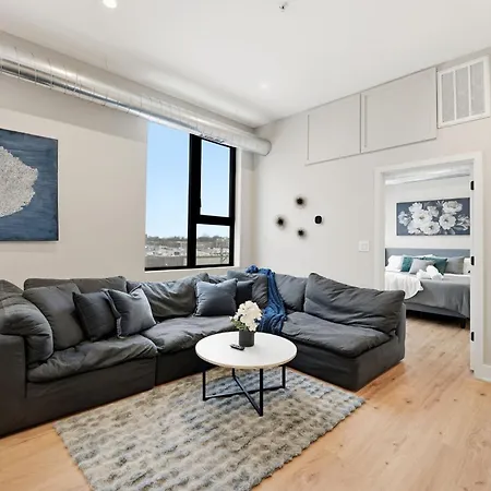 Apartment Edgewater With Free Parking Gym Modern Living