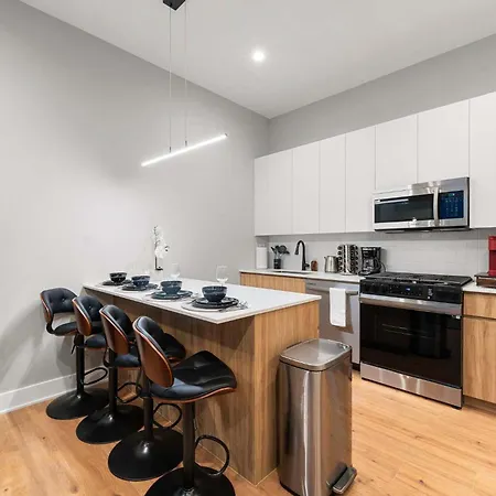 Apartment Steps From The Edgewater Modern 2bd 2ba Chicago