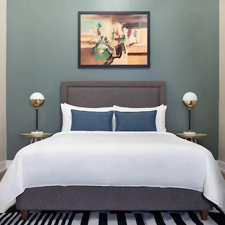 Livn Millennium Park Downtown 2br