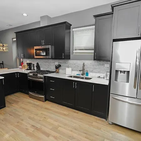 Stylish 2br Near United Center & Mrt Apartment *
