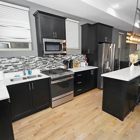 Modern 2br Retreat Near United Center