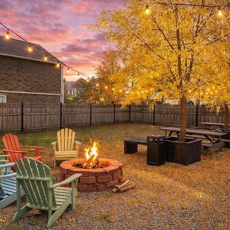 Modern 4br Pilsen Retreat Near Illinois Medical District & Downtown Chicago