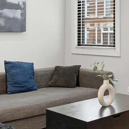 Apartment 4br 3ba Pilsen Retreat - 10 Min From Downtown *