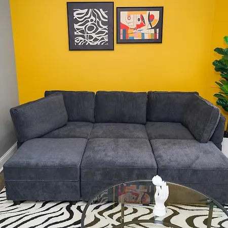 Cozy 2br Unit Near Garfield Park & United Center Apartment