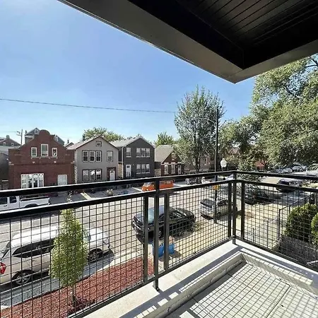 Apartment Renovated 3 Bedroom Downtown Pilsen Chicago