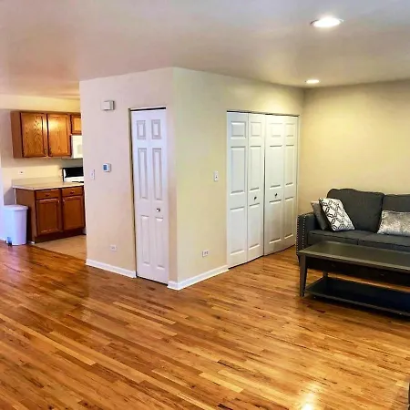 Spacious 2br Near Univ Of Away From