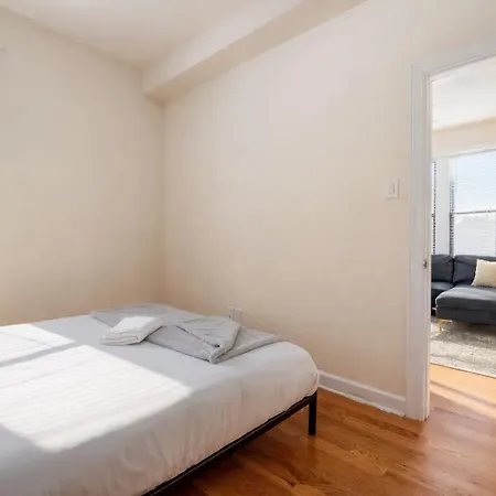 Flexhome Ukrainian Village 2br - Private Balcony & Walkable Location