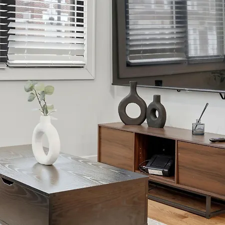 Apartment 4br 3ba Pilsen Retreat - 10 Min From Downtown *