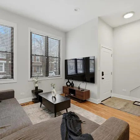 4br 3ba Pilsen Retreat - 10 Min From Downtown Chicago