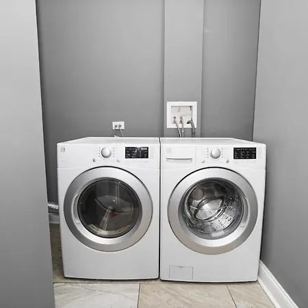 Stylish 2br Near United Center & Mrt Apartment Chicago