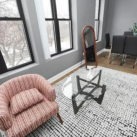 Stylish 2br Near United Center & Mrt *