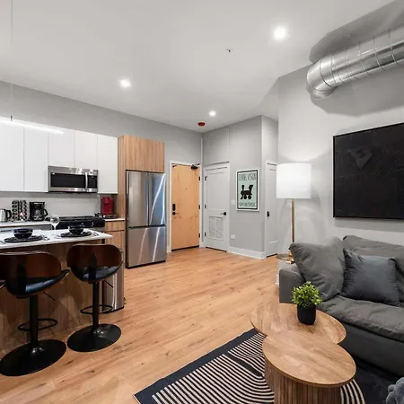 Steps From The Edgewater Modern 2bd 2ba Apartment *