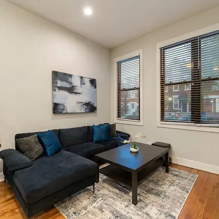 4br 3ba Pilsen Retreat - 10 Min From Downtown Apartment
