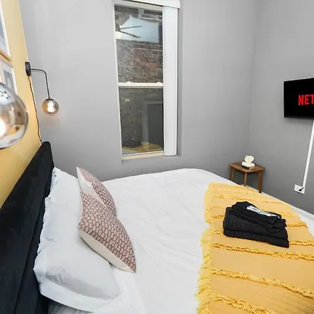 Modern 2br Retreat Near United Center Apartment