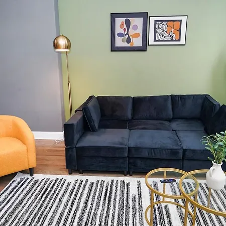 Modern 2br Retreat Near United Center Chicago